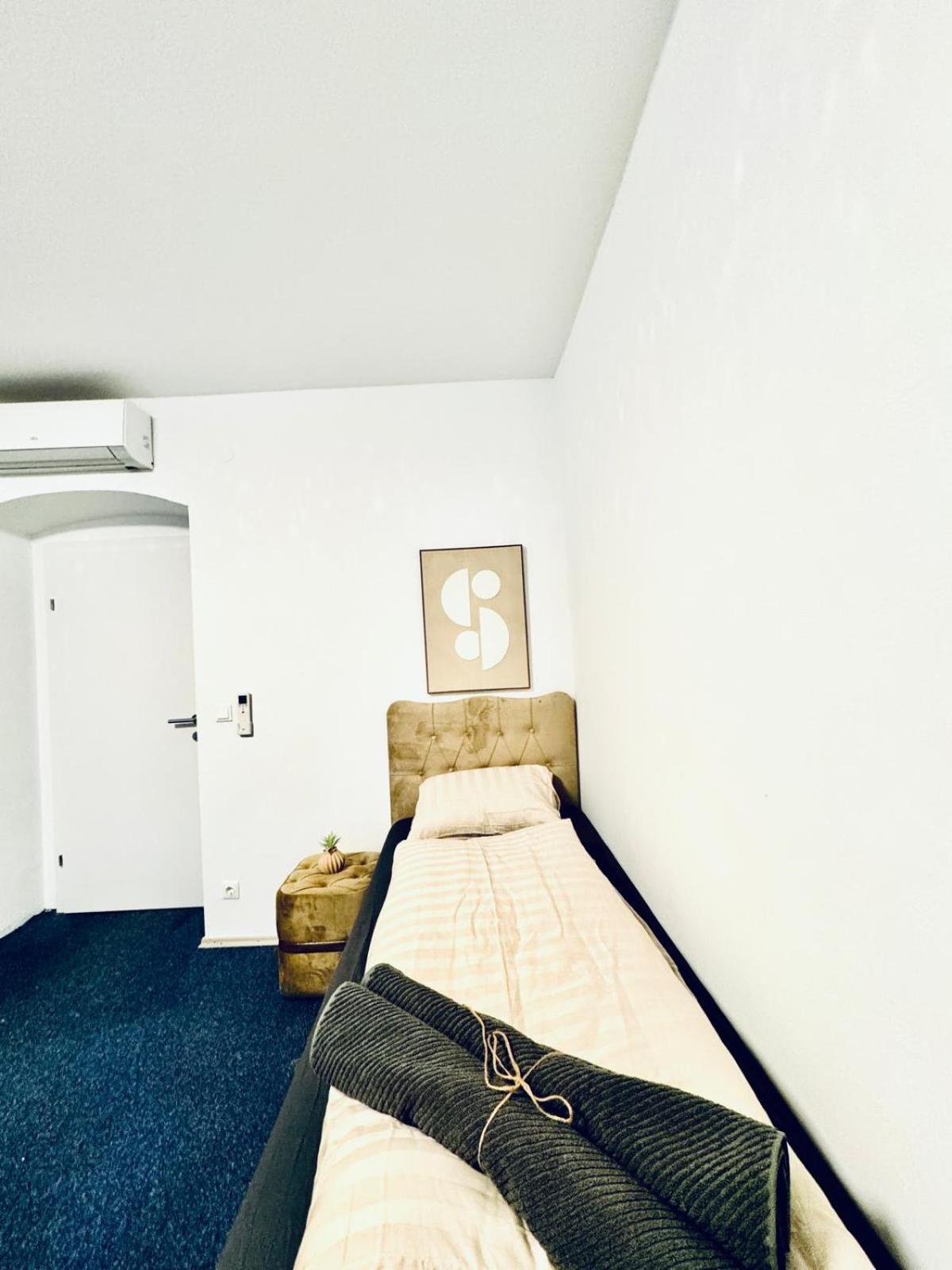 7br For Big Groups, With Great Location Apartment