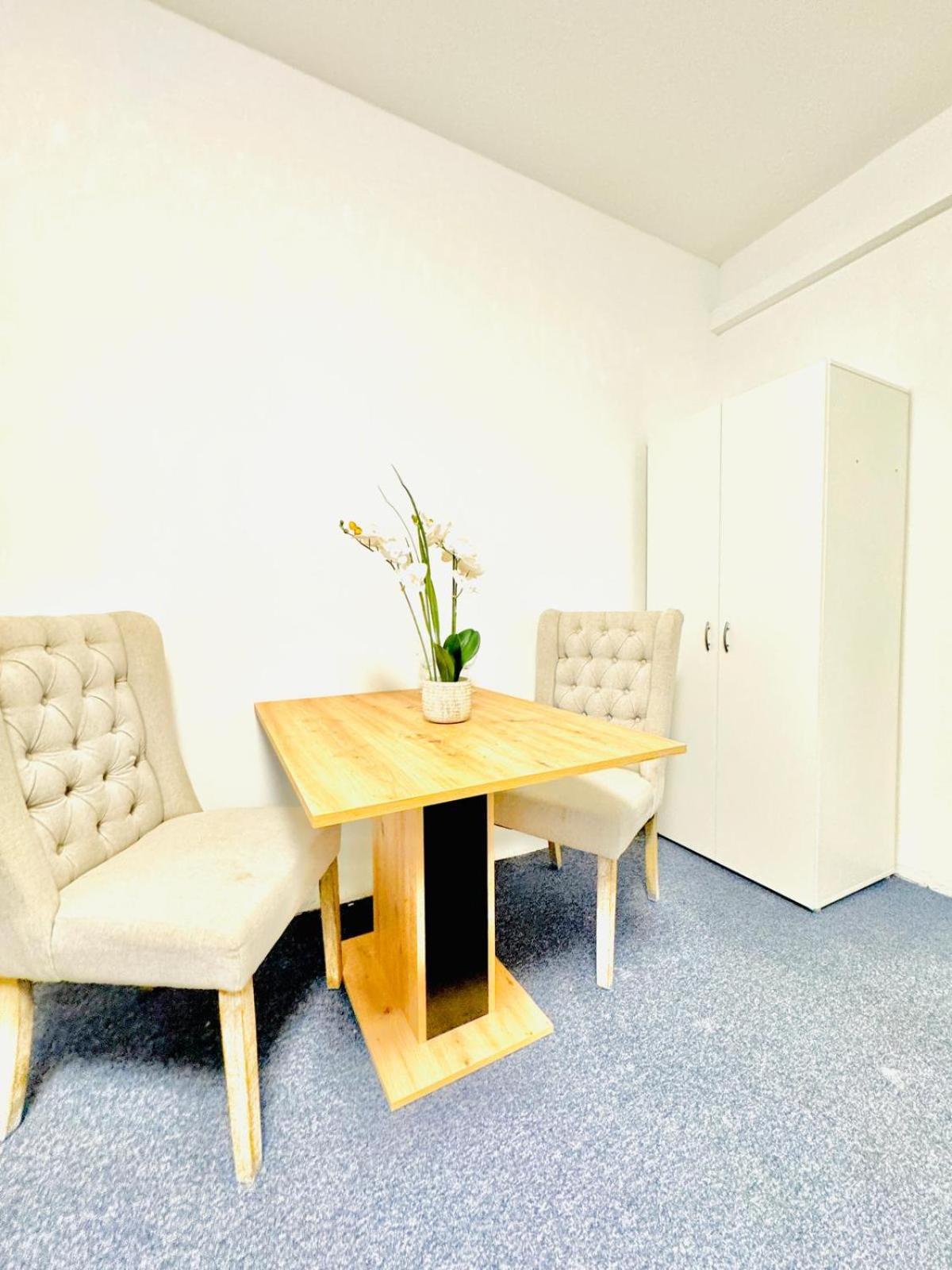 7br For Big Groups, With Great Location Apartment Wien