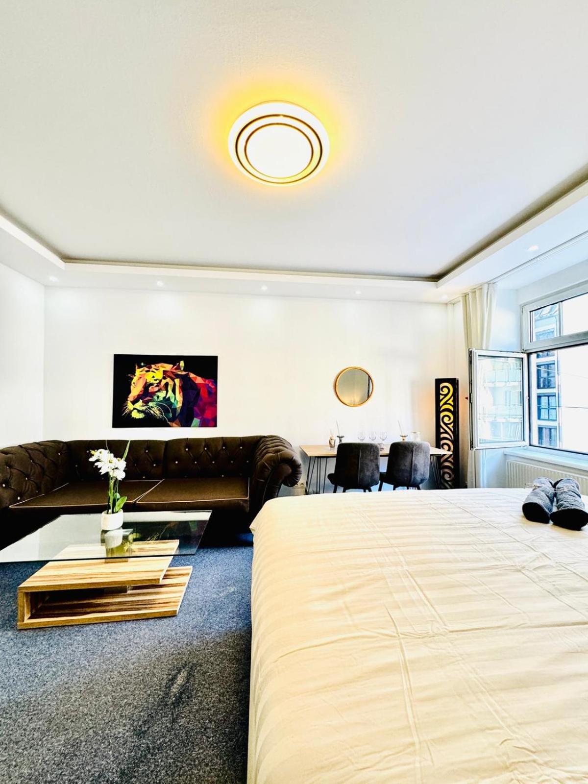 7br For Big Groups, With Great Location Apartment Wien