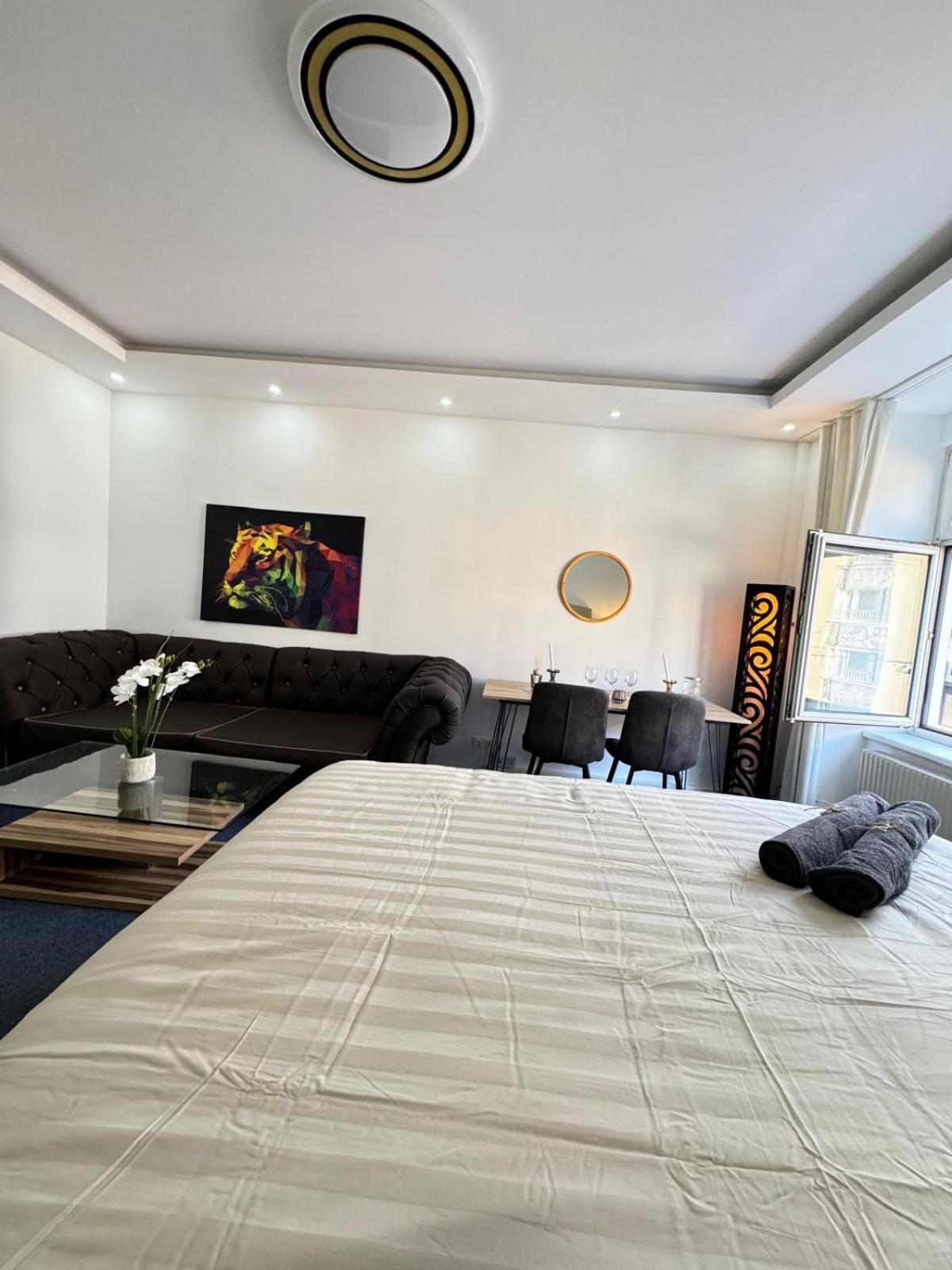 7br For Big Groups, With Great Location Apartment Wien